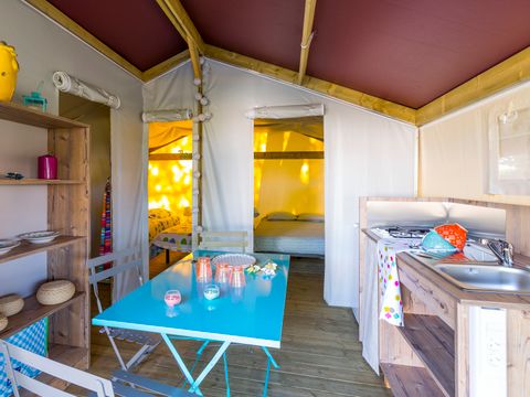 Tente en toile et en bois 4 personnes - Freeflower Standard 28m² - 2 chambres + terrasse couverte 8m² - sans sanitaires