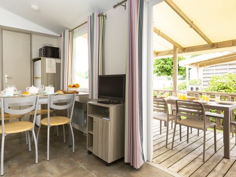 Mobilhome 6 personnes - Mobil-home Confort 34m² - 3 chambres - Terrasse semi-couverte - TV 6 pers.