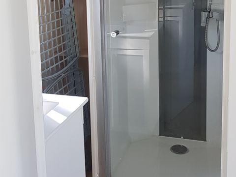 Mobilhome 4 personnes - Mobilhome ATLANTIQUE Standard 27m² - 2 chambres / Terrasse intégrée semi-couverte + TV 4 pers