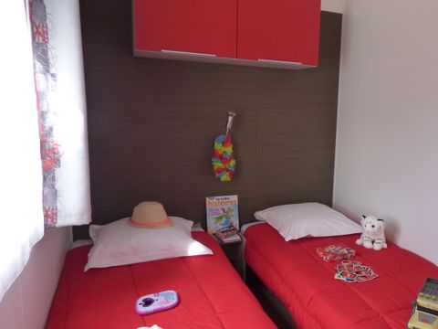 MOBILHOME 4 personnes - MOLENE Confort PMR 31m² - 2 chambres / terrasse couverte + TV