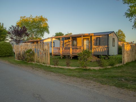 MOBILHOME 4 personnes - MARIN Confort 27 m² - 2 chambres / terrasse couverte + TV