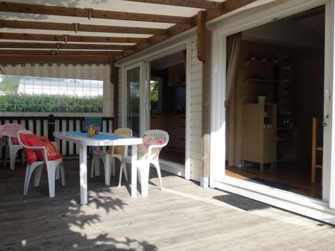MOBILHOME 4 personnes - RESIDENTIEL Confort 34m² - 2 chambres / Terrasse couverte + TV