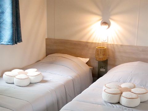 MOBILHOME 6 personnes - Cottage Prestige 3 CH 1 sdb  (Green Village à 800 m du Domaine de la Forge)