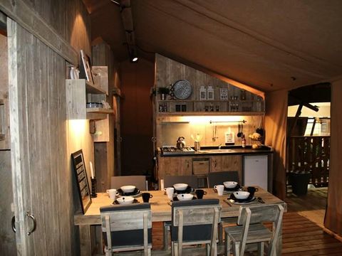 Tente en toile et en bois 6 personnes - Lodge Luxe 4 Pièces 6 Personnes