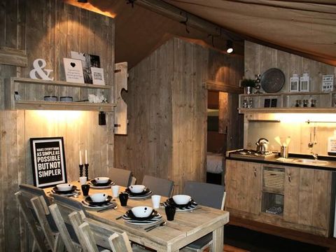 Tente en toile et en bois 6 personnes - Lodge Luxe 4 Pièces 6 Personnes