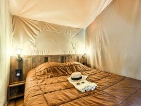 Tente en toile et en bois 5 personnes - Tente Lodge 3 Pièces 5 Personnes + TV