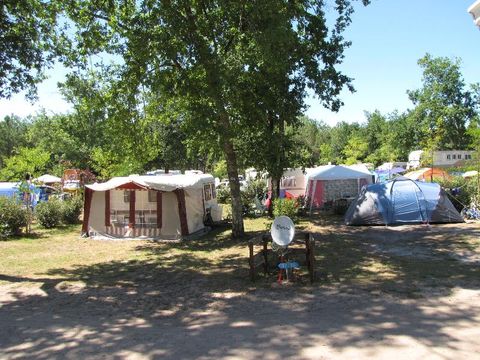 Emplacement - Avec voiture + tente, caravane ou camping-car
