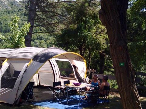 TENTE 4 personnes - Ready To Camp : véritable tente équipée, avec frigo et electricité