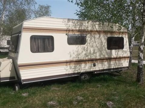 CARAVANE 4 personnes - LOWCOST, sans sanitaires (Auvent) (2 adultes maximum)