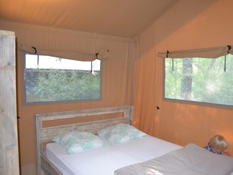Tente en toile et en bois 4 personnes - Lodge Safari - 25m² - 2 chambres + terrasse 10m2