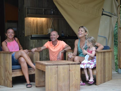 Tente en toile et en bois 4 personnes - Lodge Safari - 25m² - 2 chambres + terrasse 10m2