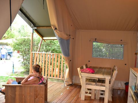 Tente en toile et en bois 4 personnes - Lodge Safari - 25m² - 2 chambres + terrasse 10m2