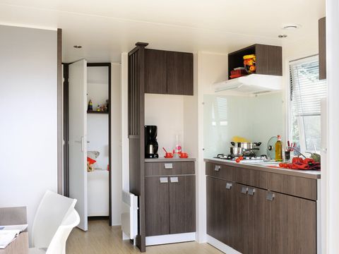 MOBILHOME 4 personnes - CONFORT - 2 chambres + terrasse+ grand frigo congélateur- Clim et Tv Inclus