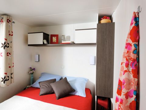 MOBILHOME 4 personnes - CONFORT - 2 chambres + terrasse+ grand frigo congélateur- Clim et Tv Inclus