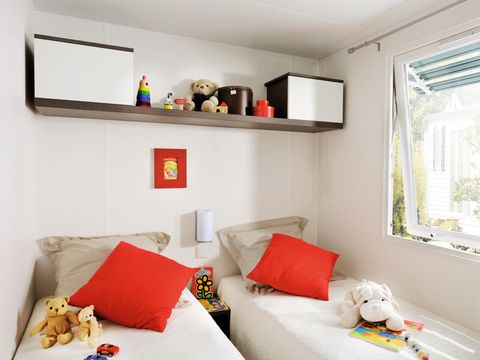 MOBILHOME 4 personnes - CONFORT - 2 chambres + terrasse+ grand frigo congélateur- Clim et Tv Inclus