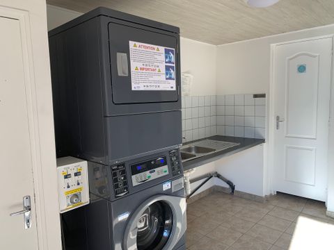 Emplacement - Forfait CONFORT : emplacement, électricité 10A + camping-car ou caravane ou tente >80m²