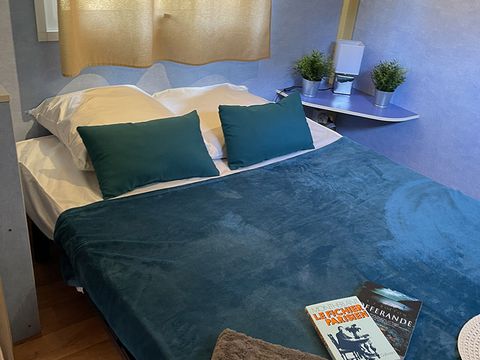 Hébergement 2 personnes - Roulotte- 17M² - 1 chambre (sans sanitaires) 2 adultes + 2 enfants max 10 ans