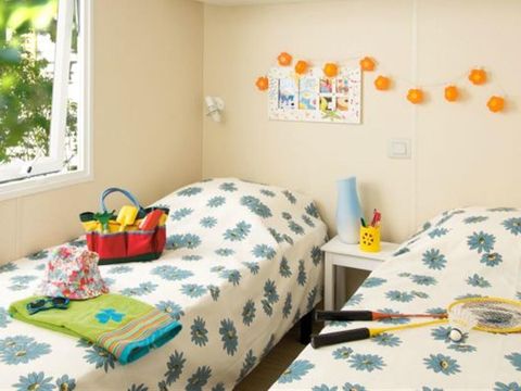 MOBILHOME 6 personnes - Cottage Family - 3 chambres : 32m² - Terrasse non couverte 11m² - 6 pers.