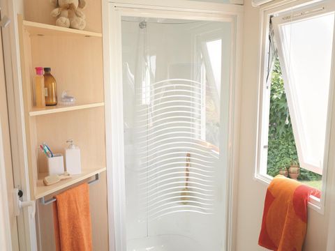 MOBILHOME 6 personnes - Cottage Family - 3 chambres : 32m² - Terrasse non couverte 11m² - 6 pers.
