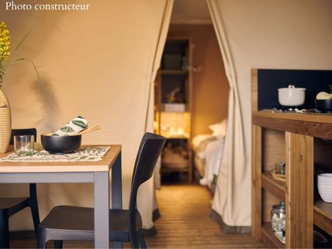 Tente en toile et en bois 4 personnes - Safari Lodge - 2 chambres : 26m² - terrasse semi-couverte 25m² 4 pers.