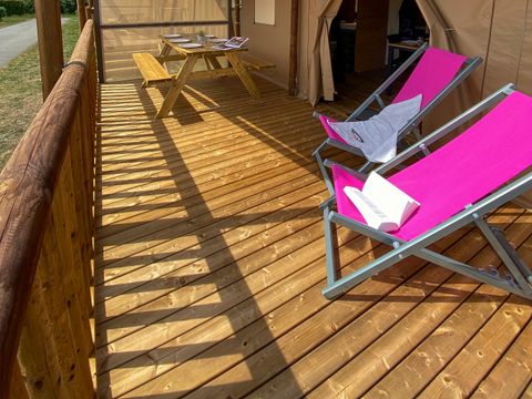 Tente en toile et en bois 4 personnes - Safari Lodge - 2 chambres : 26m² - terrasse semi-couverte 25m² 4 pers.