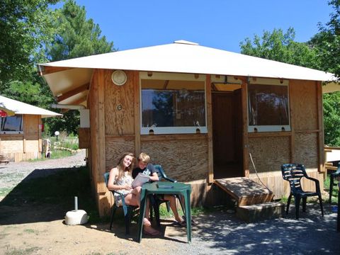 HÉBERGEMENT INSOLITE 6 personnes - Cabane équipée - 2 chambres 25m²