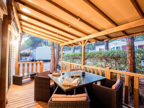 BUNGALOW 6 personnes - Mobil-home | Premium | 3 Ch. | 6 Pers. | Terrasse surélevée | Clim. | TV