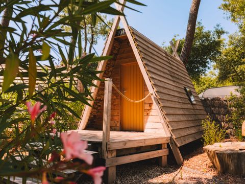 HÉBERGEMENT INSOLITE 2 personnes - CABADIENNE 1 chambre 8m² avec terrasse 2 pers