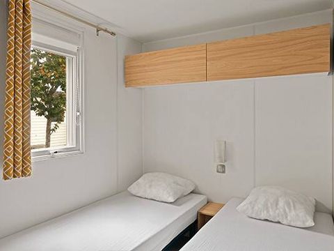 BUNGALOW 6 personnes - Mobil-home | Premium | 3 Ch. | 6 Pers. | Terrasse surélevée | 2 SDB | Clim.