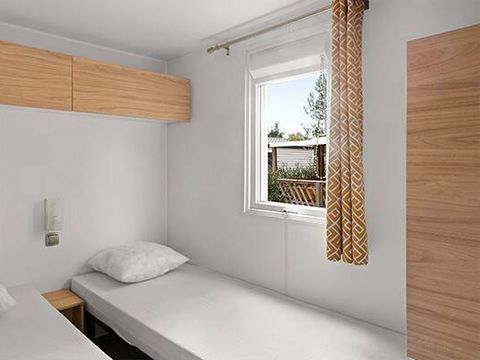 BUNGALOW 6 personnes - Mobil-home | Premium | 3 Ch. | 6 Pers. | Terrasse surélevée | 2 SDB | Clim.