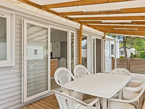 BUNGALOW 6 personnes - Mobil-home | Premium | 3 Ch. | 6 Pers. | Terrasse surélevée | 2 SDB | Clim.
