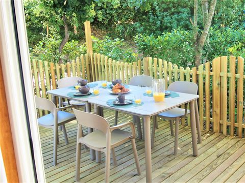 Tente en toile et en bois 7 personnes - Ecolodge 4 pièces Climatisé + TV