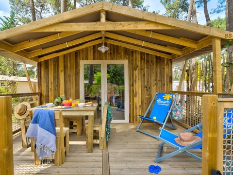 Lodge 4 personnes - Sweetflower - 2 chambres - CONFORT CLIM - 40m² - Clim - TV - Plancha - Terrasse couverte
