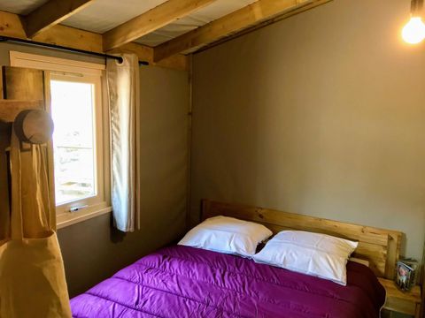 LODGE 4 personnes - Sweetflower 2ch -SPA-TV-plancha-terrasse couverte- 32m² | PREMIUM