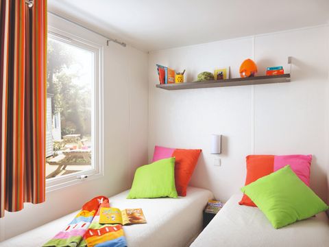 Mobilhome 6 personnes - Classique - 3 chambres - Sans - TV - -terrasse découverte-30m² - STANDARD