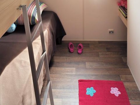 Bungalow toilé 5 personnes - Cabane Nature - 2 chambres-sans - Sanitaires-terrasse couverte-19m²-sans - TV