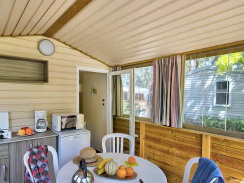Bungalow toilé 5 personnes - Cabane Nature - 2 chambres-sans - Sanitaires-terrasse couverte-19m²-sans - TV