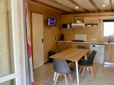 Chalet 7 personnes - Cottage Family - 3 chambres - PREMIUM - 32m²-Roselune-Clim-TV-lave-vaiss.-plancha-terrasse - XXL couverte
