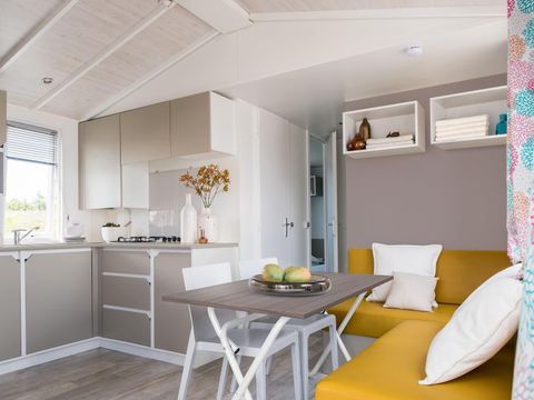 Mobilhome 6 personnes - Family - 3 chambres - PREMIUM -30m²-Roselune-Clim-TV-lave-vaiss.-plancha-terrasse - XXL couverte