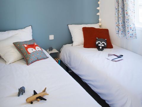 Mobilhome 5 personnes - Family - 2 chambres - PREMIUM -28m²-Roselune-Clim-TV-lave-vaiss.-plancha-terrasse - XXL couverte