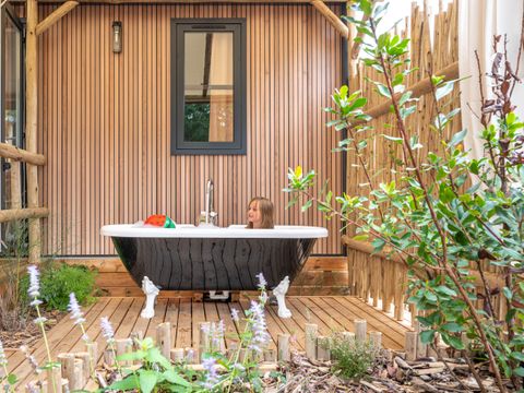 Mobilhome 4 personnes - Garden - 2 chambres-CLIM-baignoire-TV-lave-vaisselle-plancha-terrasse - Couverte-31m² - PREMIUM