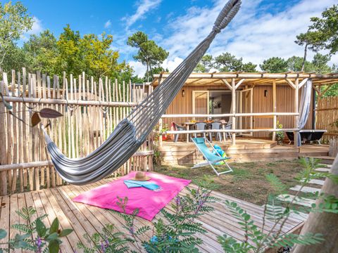 MOBILHOME 4 personnes - Garden 2ch-CLIM-baignoire-TV-LV-plancha-terrasse couverte-31m² | PREMIUM