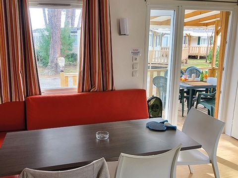 Mobilhome 6 personnes - Classic XL | 3 Ch. | 6 Pers. | Terrasse surélevée | Clim.