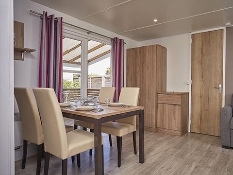 MOBILHOME 6 personnes - Premium | 3 Ch. | 6 Pers. | Terrasse surélevée | 2 SDB | Clim.
