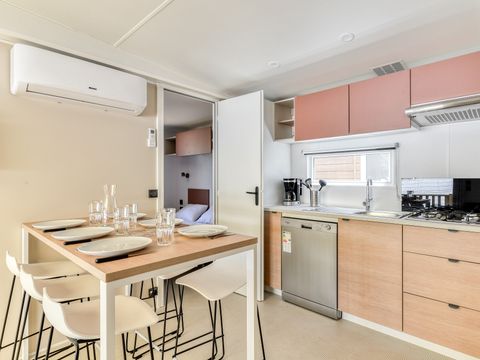 MOBILHOME 6 personnes - Premium | 3 Ch. | 6 Pers. | Terrasse surélevée | 2 SDB | Clim.