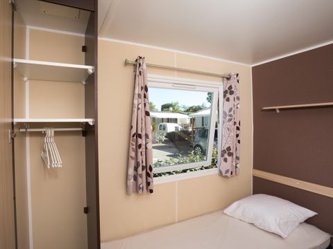 MOBILHOME 6 personnes - 001 (3 chambres, 1 salle d'eau) - Clim, TV, Lave-vaisselle - Terrasse couverte