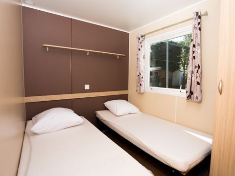 MOBILHOME 6 personnes - 001 (3 chambres, 1 salle d'eau) - Clim, TV, Lave-vaisselle - Terrasse couverte
