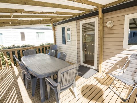 MOBILHOME 6 personnes - 001 (3 chambres, 1 salle d'eau) - Clim, TV, Lave-vaisselle - Terrasse couverte