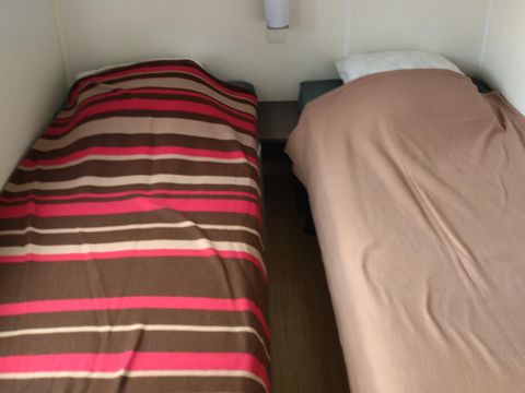 MOBILHOME 6 personnes - 006 (3 chambres, 1 salle d'eau) - Clim, TV - Terrasse semi-couverte