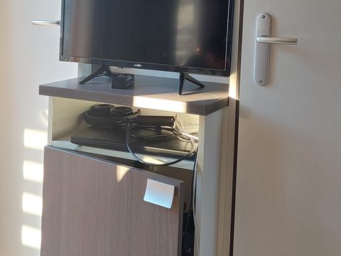 MOBILHOME 6 personnes - 006 (3 chambres, 1 salle d'eau) - Clim, TV - Terrasse semi-couverte